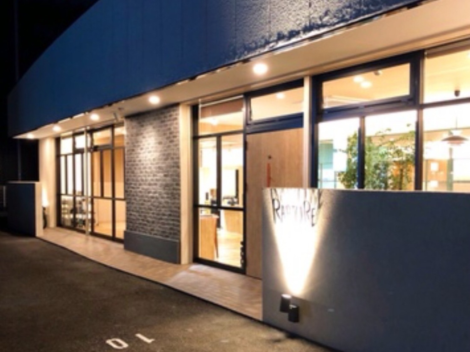 事業所 RAPTURE本店