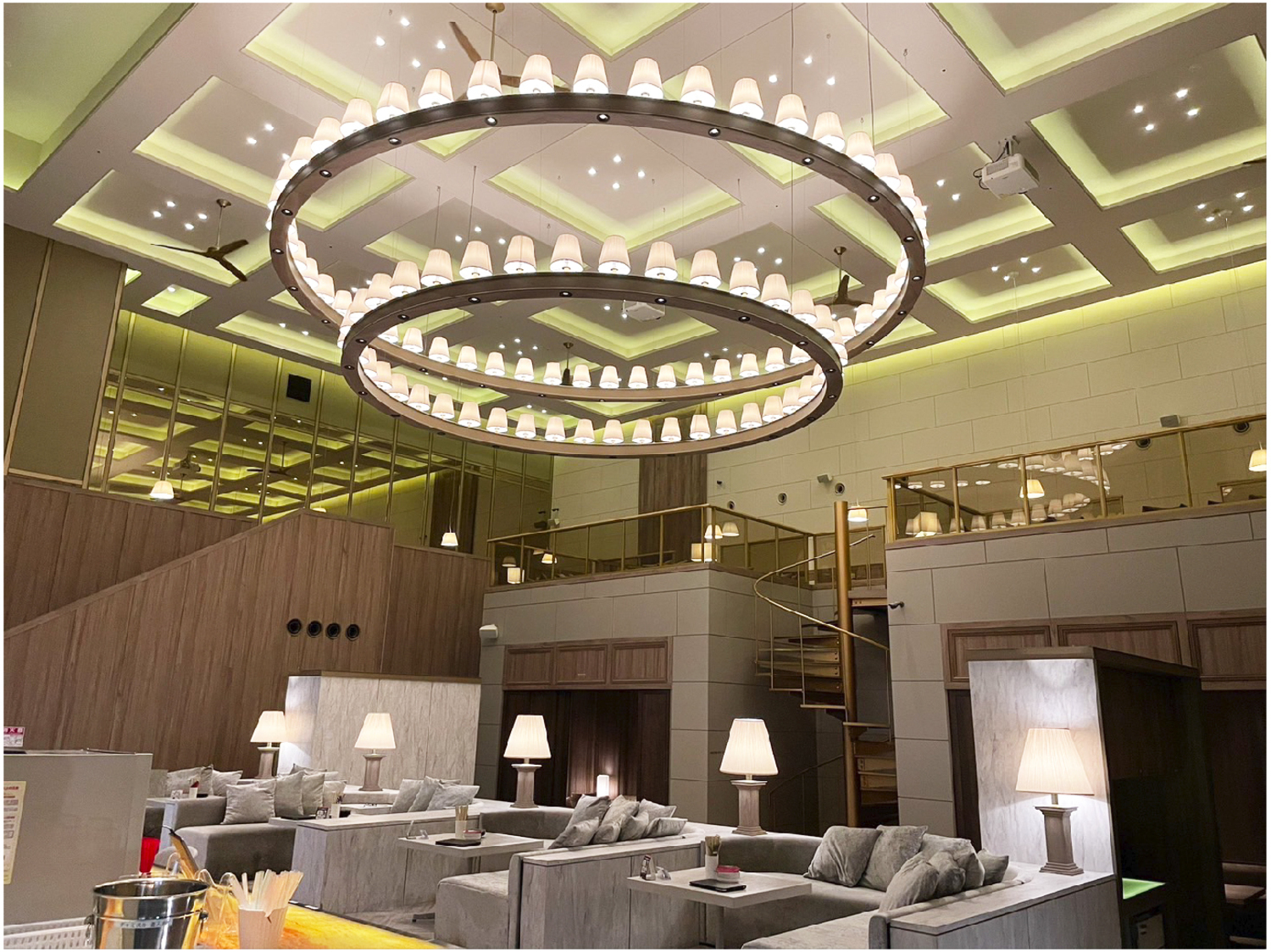 事業所 ORIENTAL LOUNGE 茶屋町