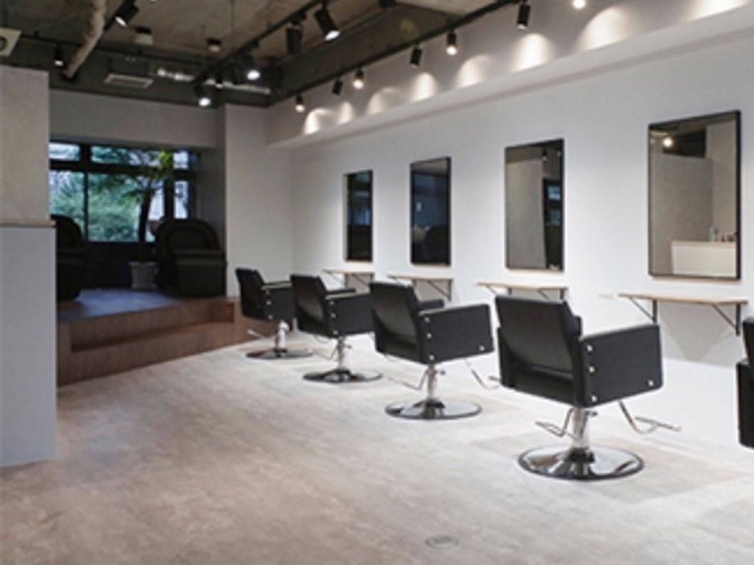 事業所  confidence men's hair 新宿３rd店
