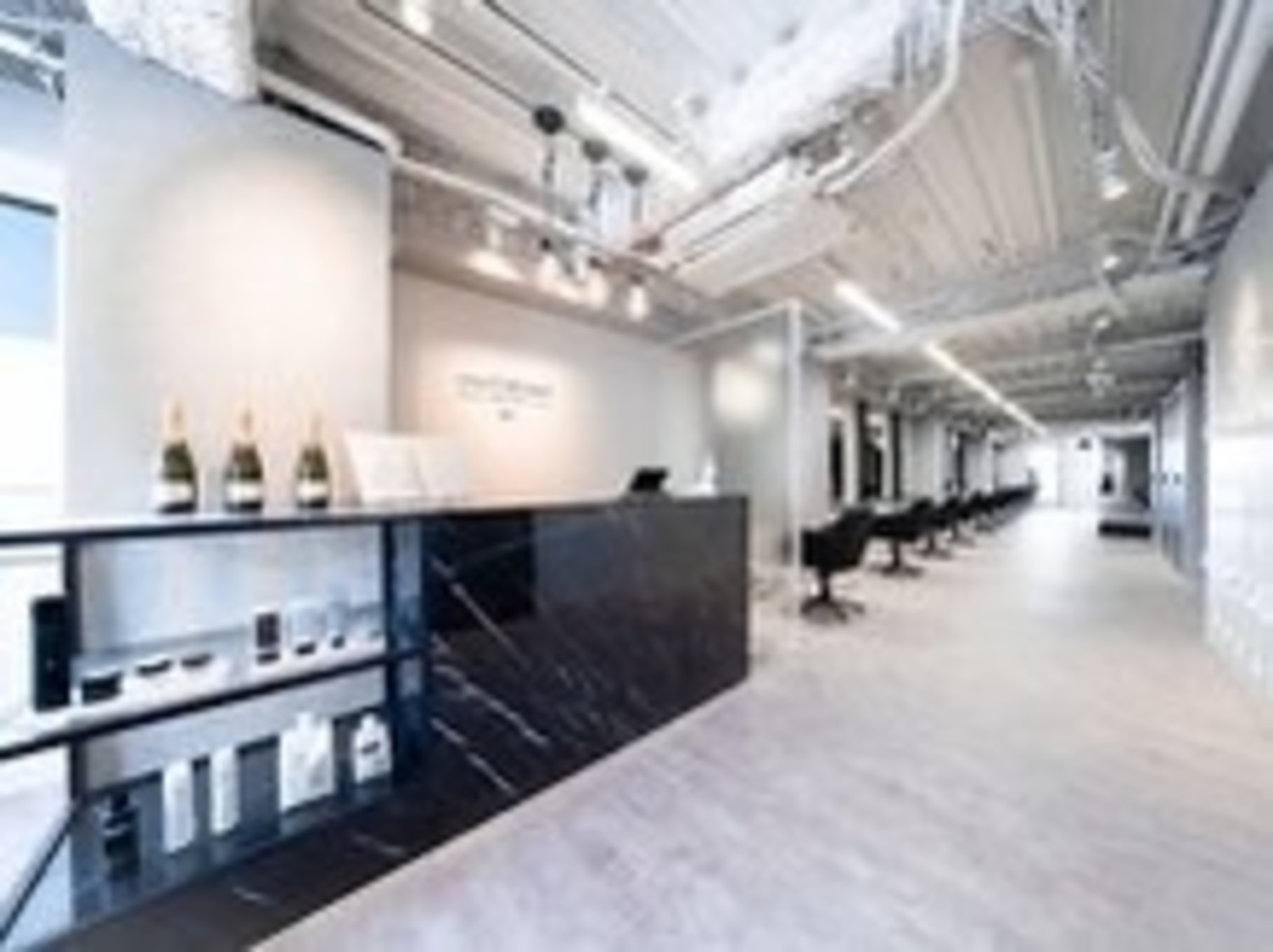 事業所  confidence men's hair 新宿３rd店