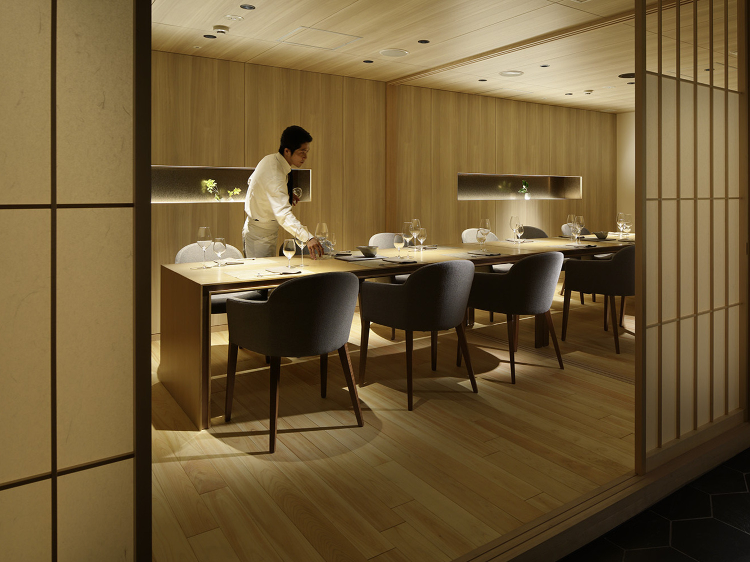 事業所 鉄板料理 花六