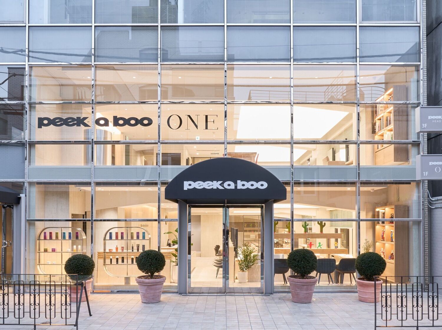 事業所 PEEK-A-BOO ONE