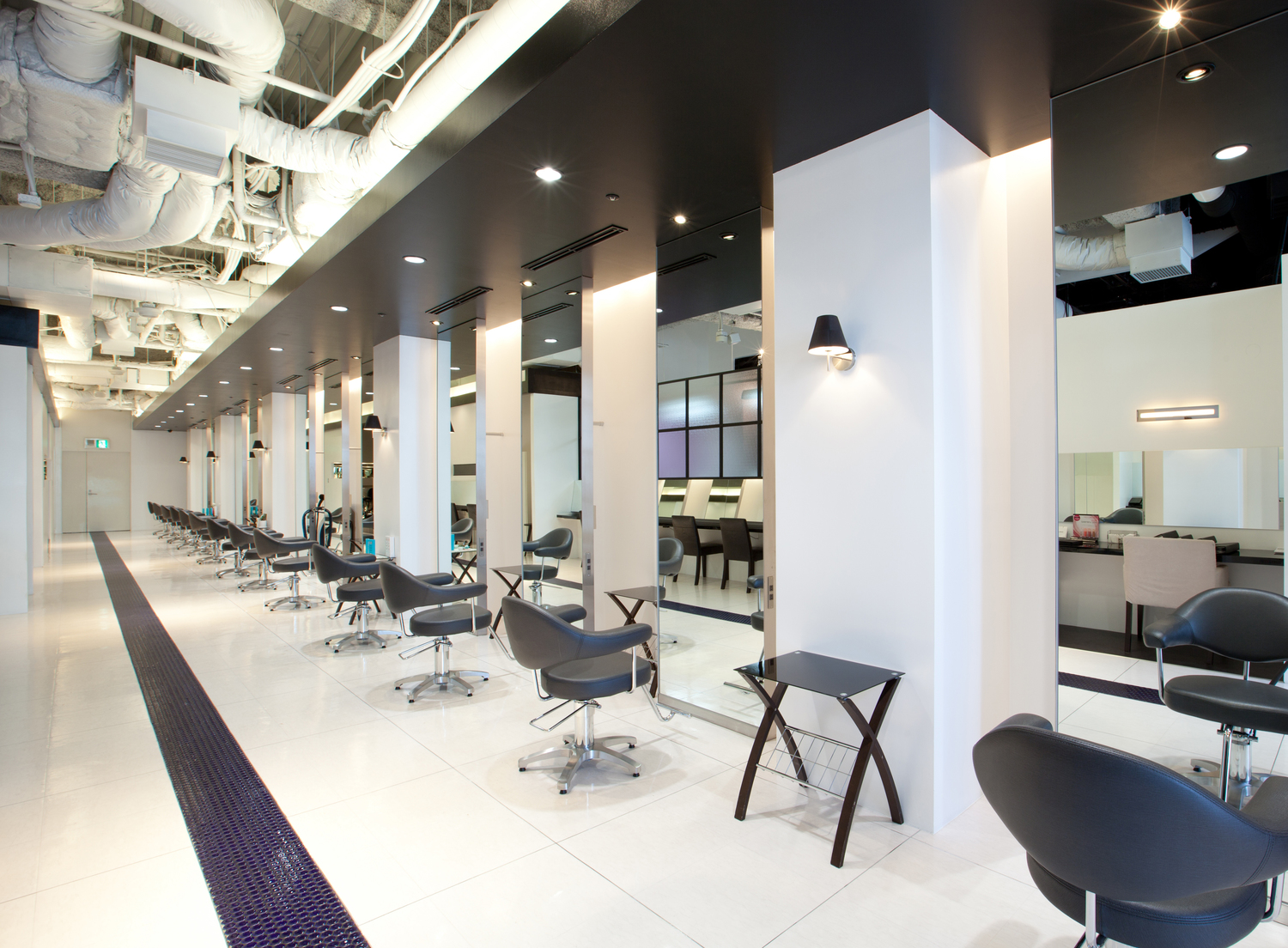 事業所 trico 心斎橋店