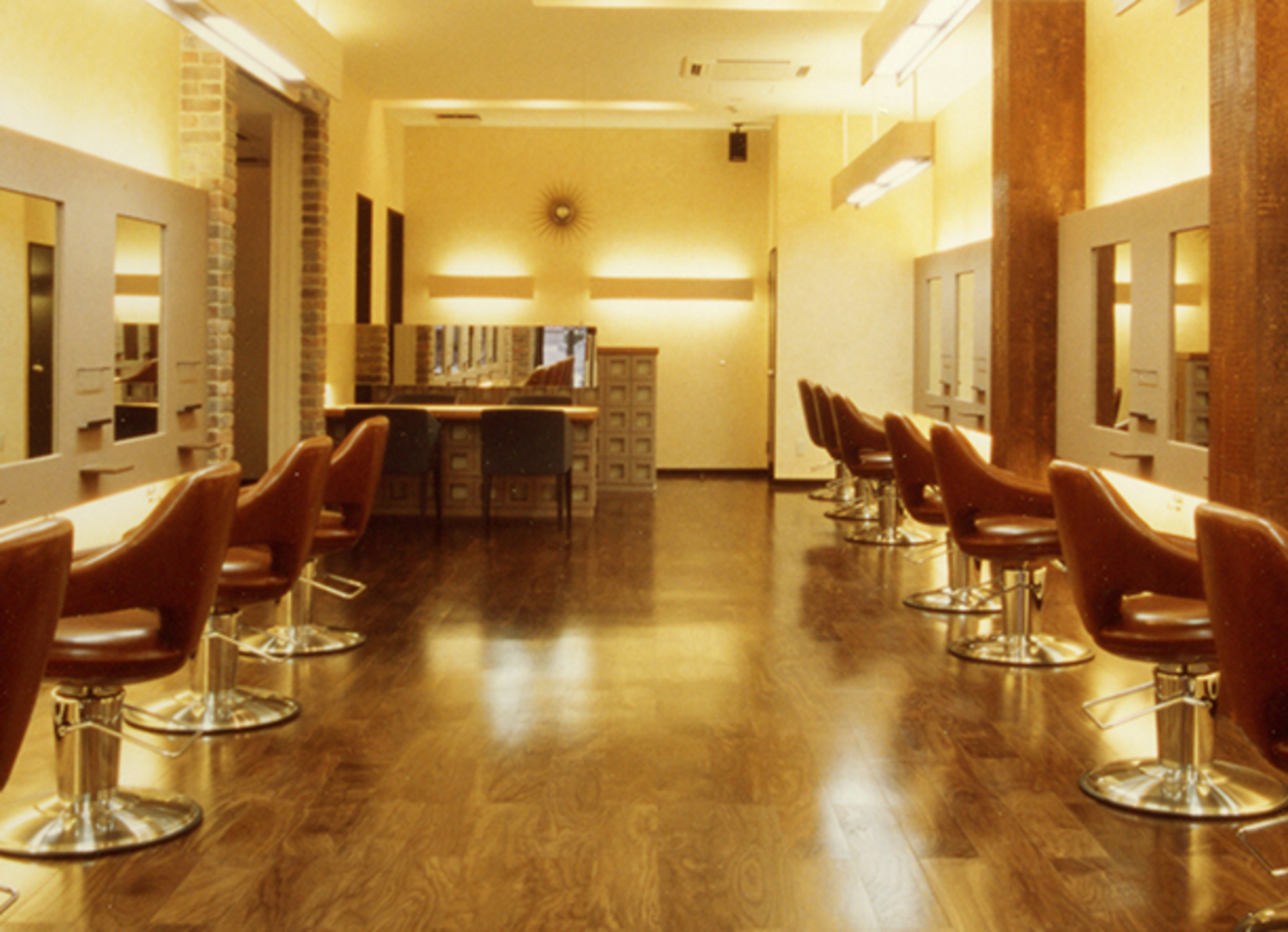 事業所 FLEAR本店（大橋）