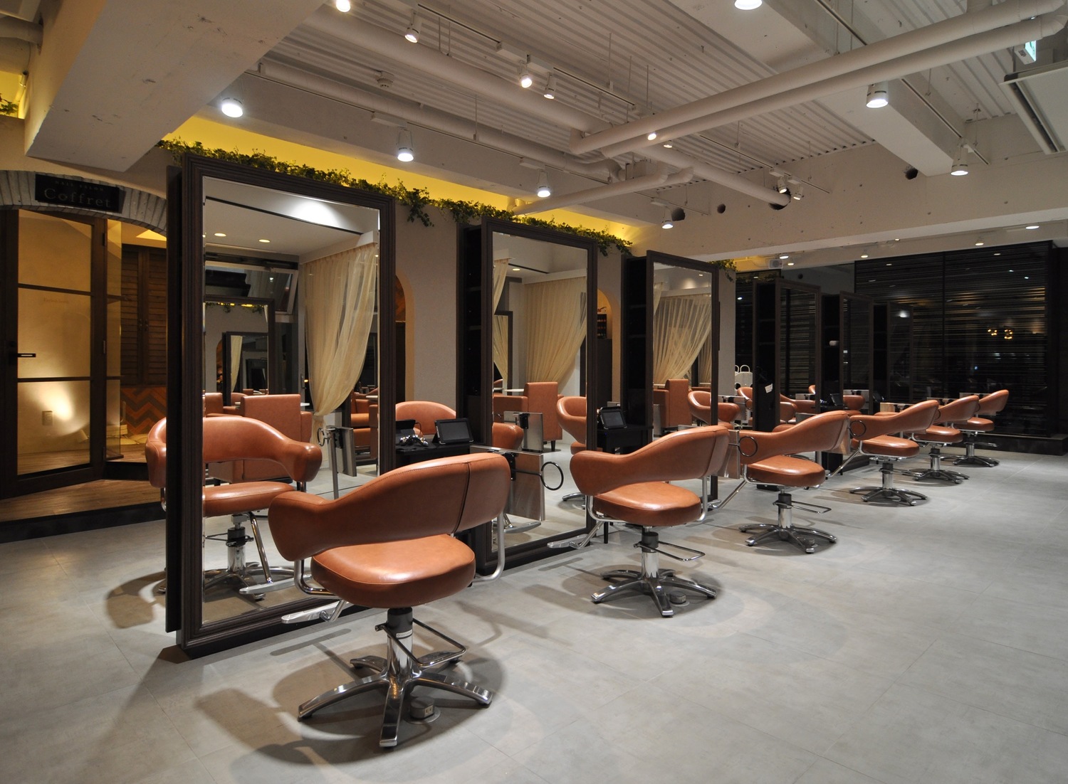 事業所 soin de brace cerne × nail salon Coffret 心斎橋店 -ソワンドゥ・ブレス・セルン × ネイルサロン・コフレ シンサイバシテン-