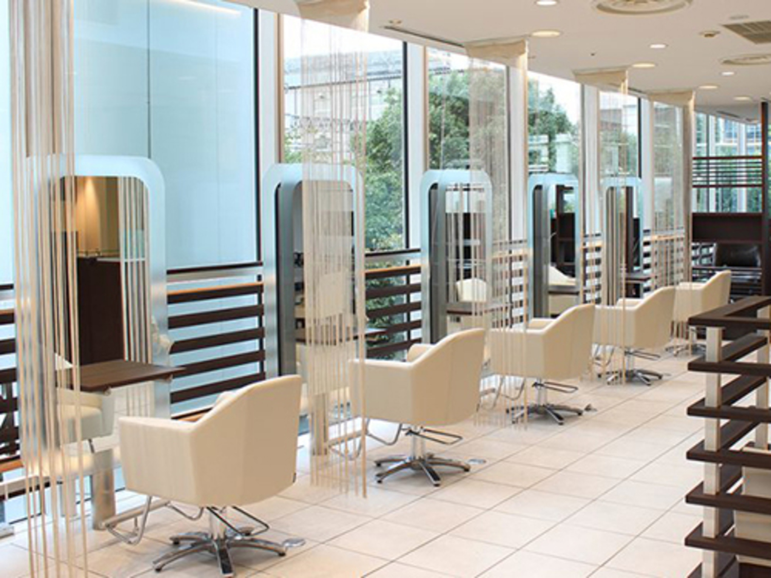 事業所 M　KOZO　hair　東京駅パシフィックセンチュリープレイス丸の内店