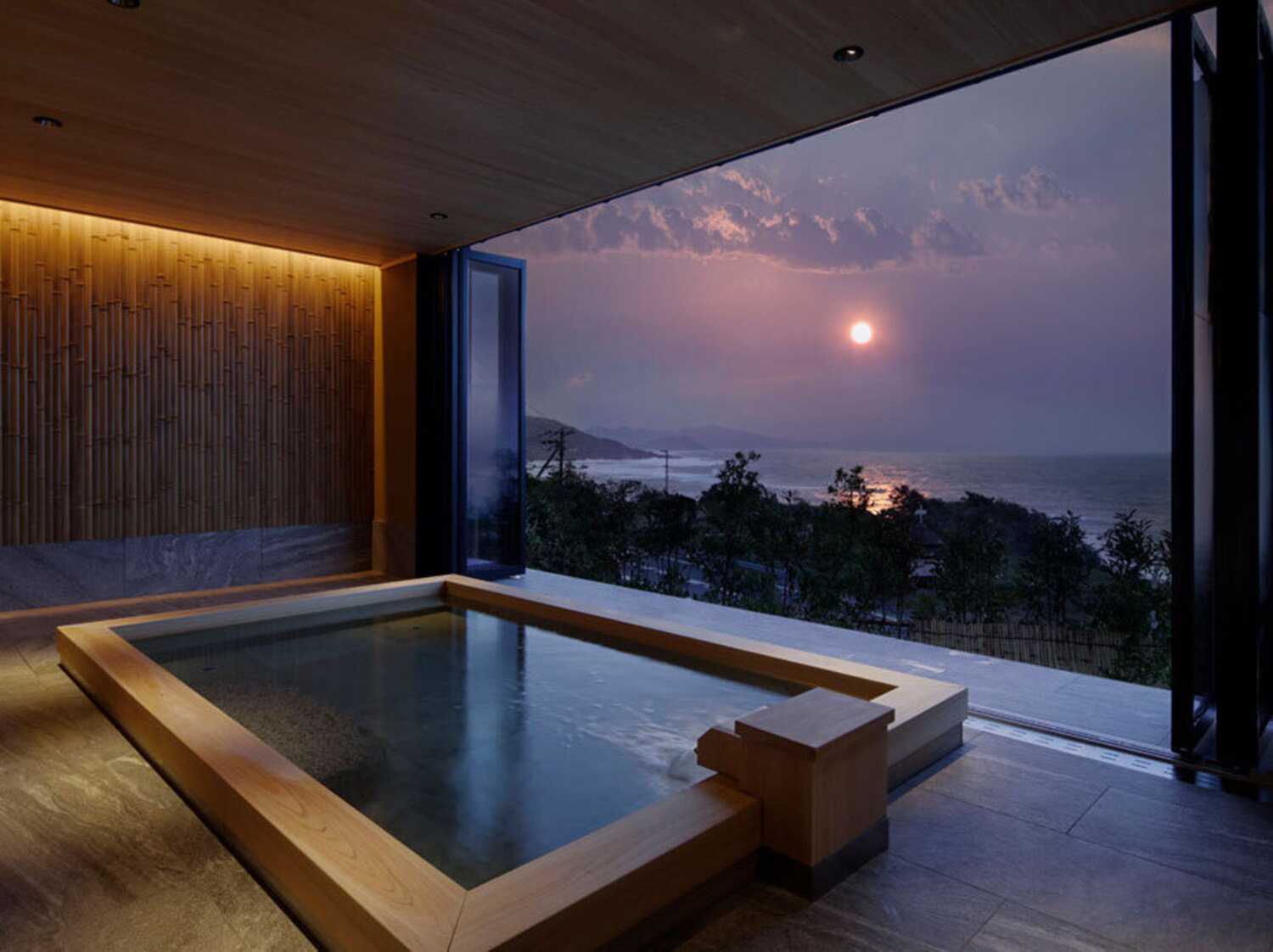 事業所 間人温泉　炭平