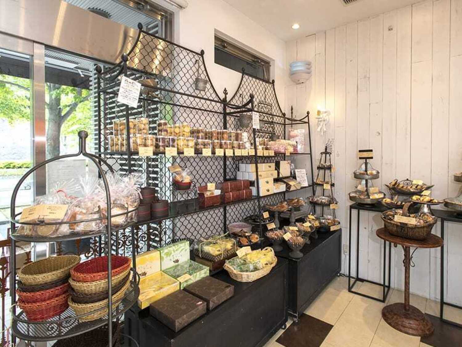 事業所 パティスリーエチエンヌ エルミロード店