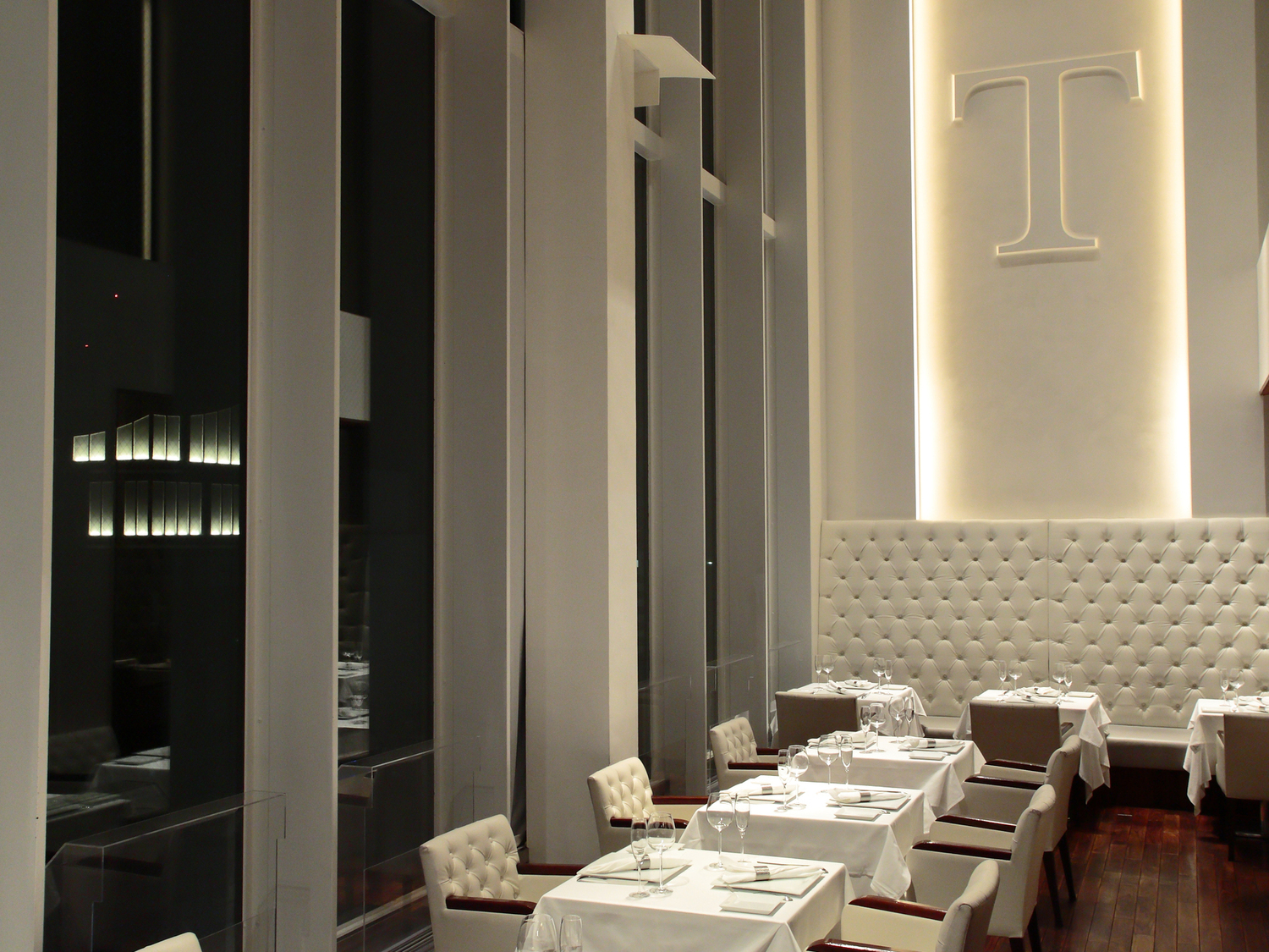 事業所 銀座シェ・トモ