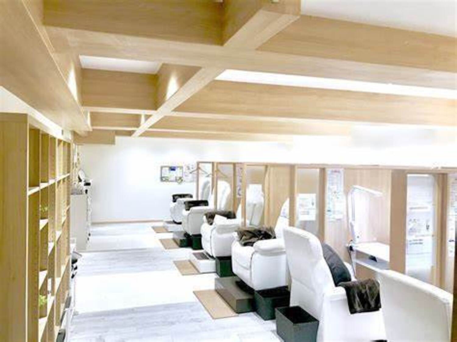 事業所 nail&eye Lily  吹田・千里丘店