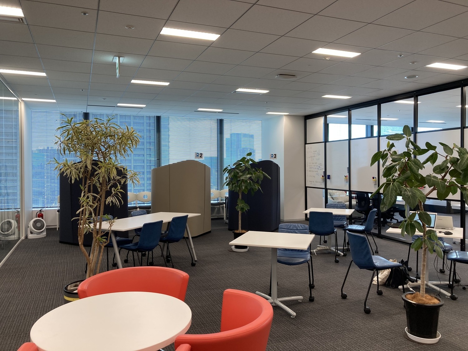 事業所 本社　/　首都圏本部