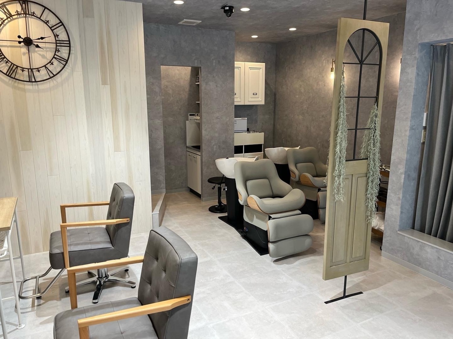 事業所 D H K  annex