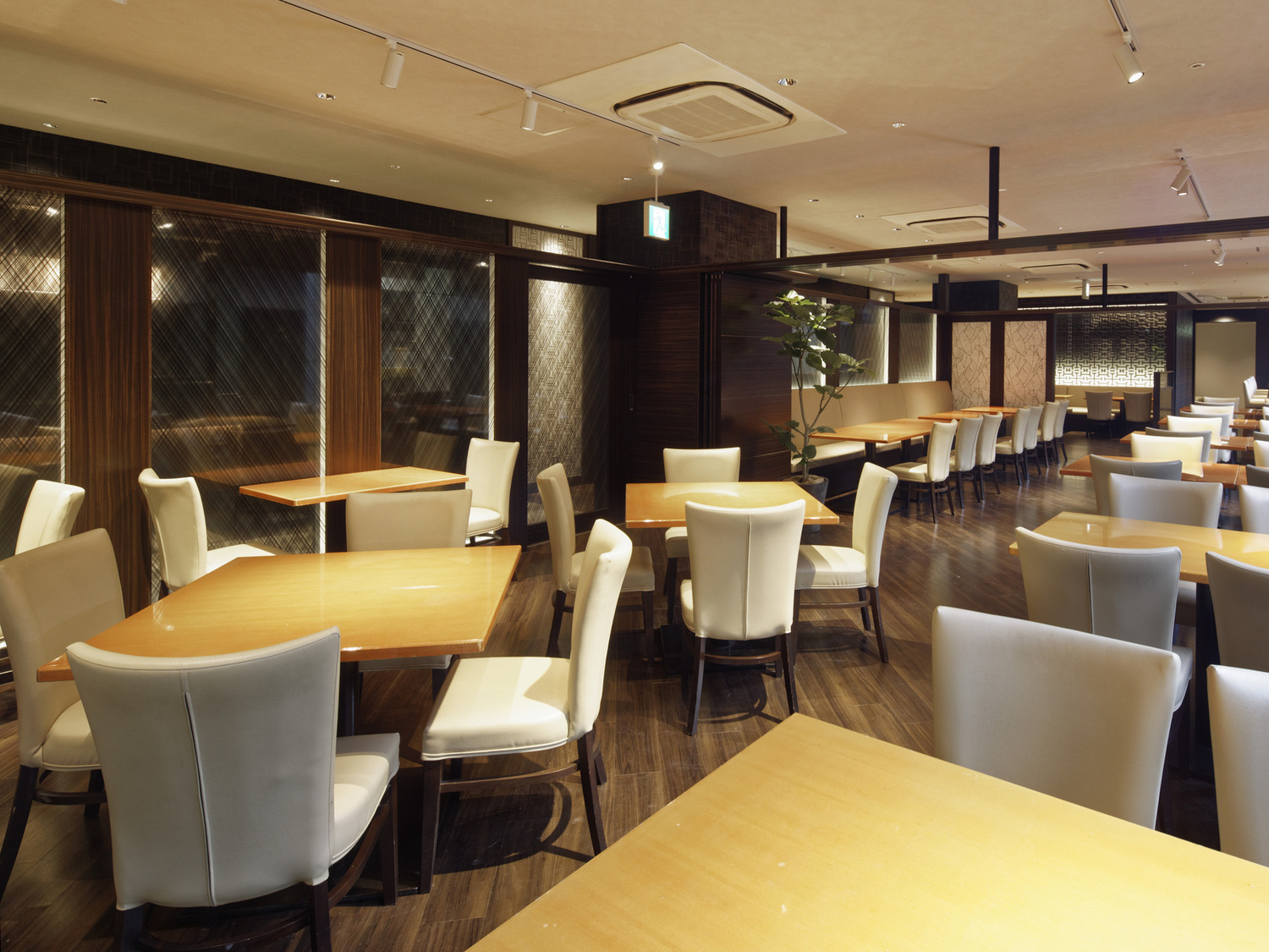 事業所 ハートンホテル西梅田 Restaurant Garden