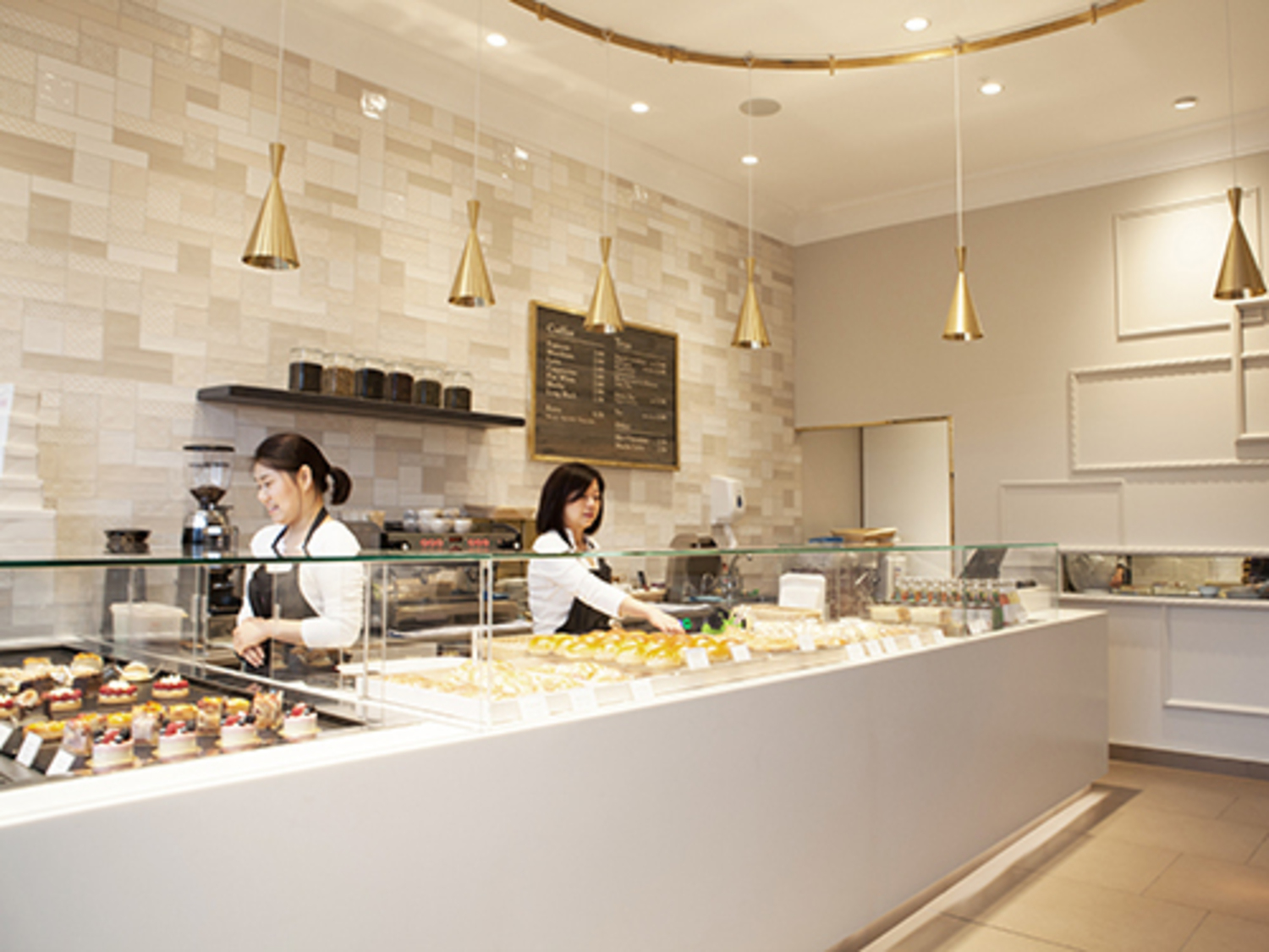 事業所 Ealing本店