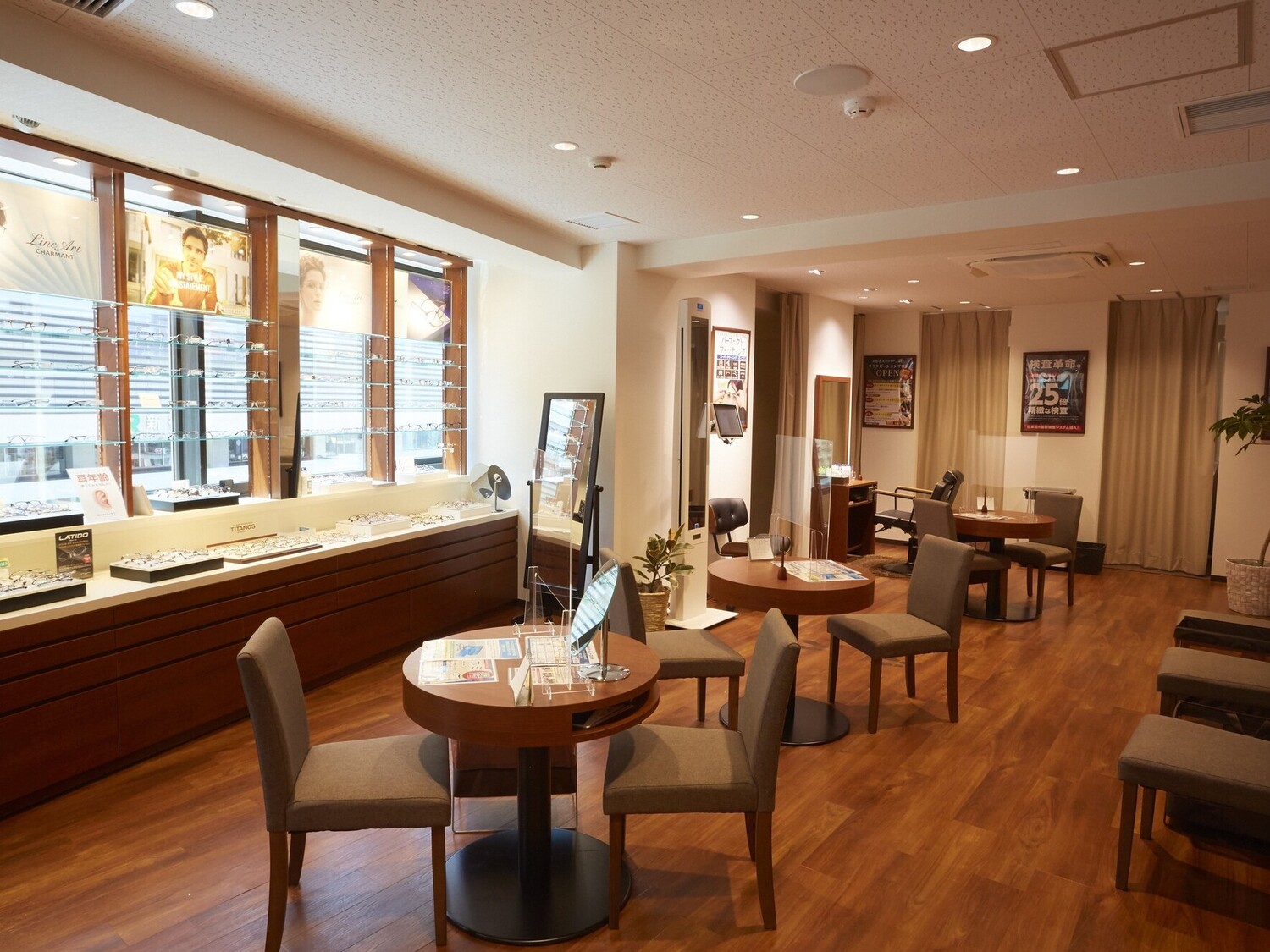 事業所 メガネスーパー新宿中央東口店