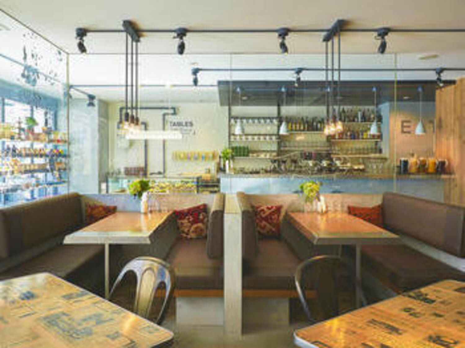 事業所 「TABLES CoffeeBakery & Diner」