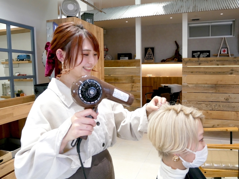 株式会社アースホールディングスのアシスタントの募集 【創立33年】現在も更に店舗拡大中！【美容業界大手】