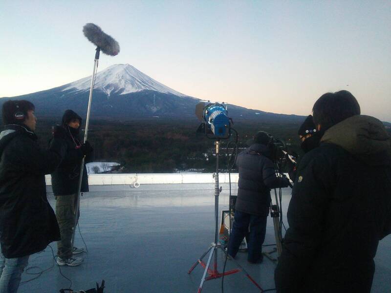 株式会社トゥルーカラーズの報道・情報番組のアシスタントディレクターの募集 最先端の感性が 真実の色を追い続ける