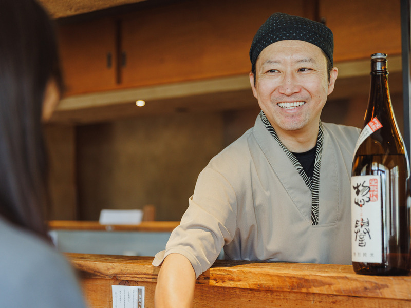 株式会社弥栄フードサービス(日本酒とワイン 割烹 八彩)の仕事内容