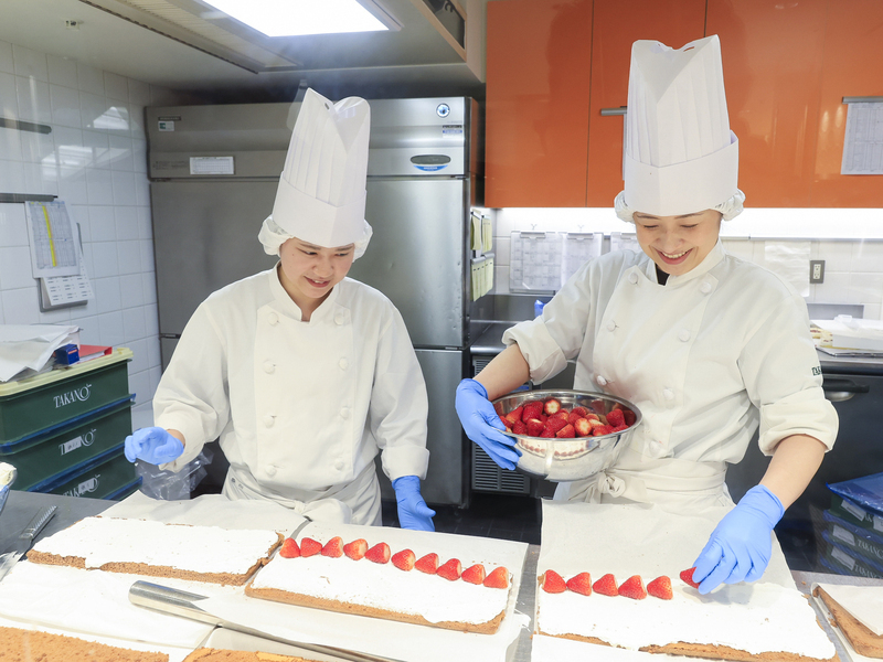 株式会社新宿高野グループ（株式会社新宿高野・株式会社タカノフルーツパーラー）の仕事内容