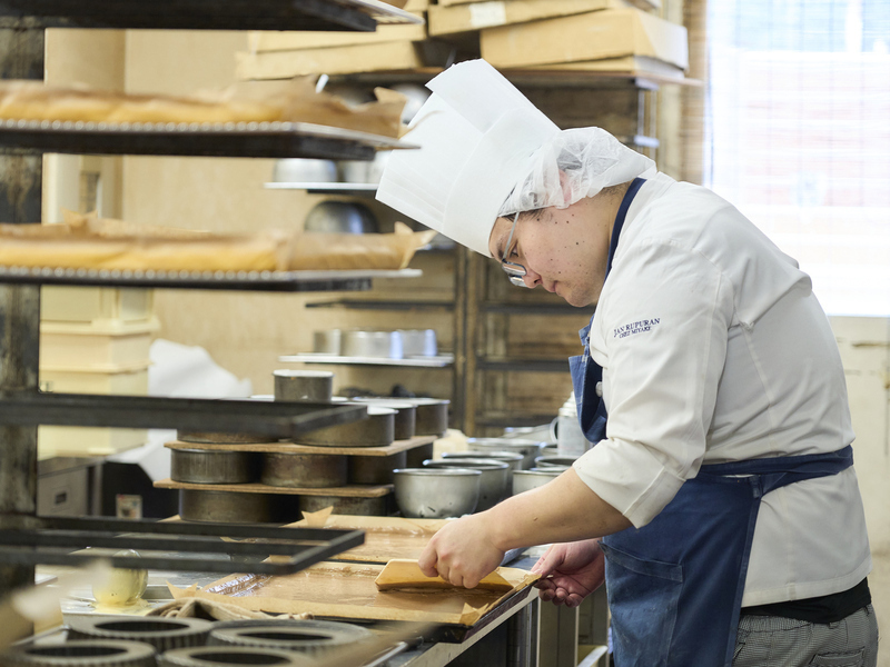 パティシエの求人 | 大阪府のパティスリー・製菓就職なら株式会社シェ