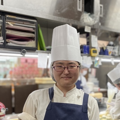 ル・グラン・シャリオ　株式会社日総フーズサービスの社員 平田 明日香