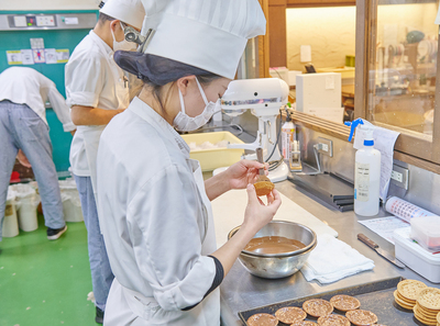 生菓子と焼菓子が徹底して学べる