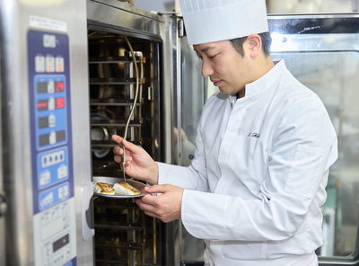 婚礼に無縁の学生の間でも噂される、その存在感に興味を持って