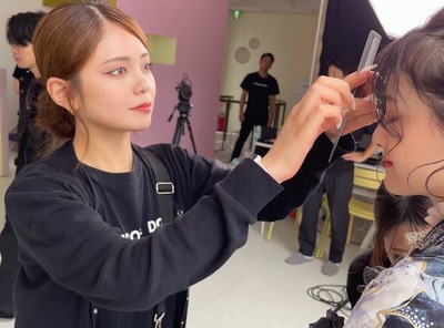 社内撮影のヘアメイクとして参加させていただいております✨
